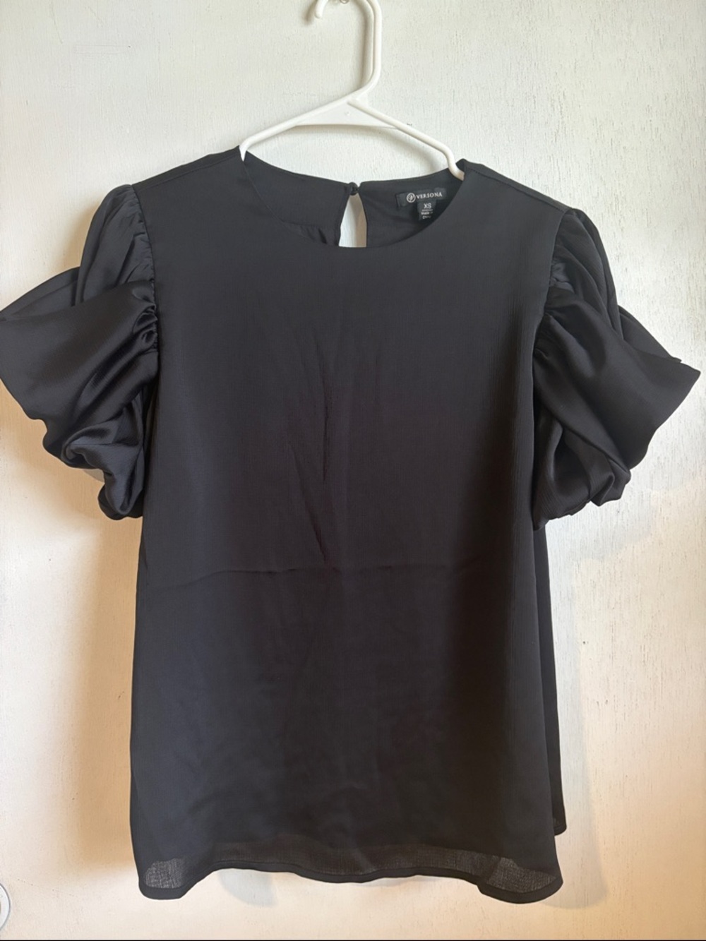 Versona Black Puff-Sleeve Round Neck Blouse
